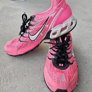 Nike Women's Bright Pink Athletic Shoes